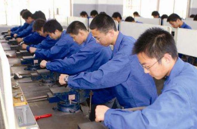 技術(shù)工人缺口下的隱憂 網(wǎng)絡(luò)信息技術(shù)開發(fā)中大國(guó)工匠精神的緊迫性